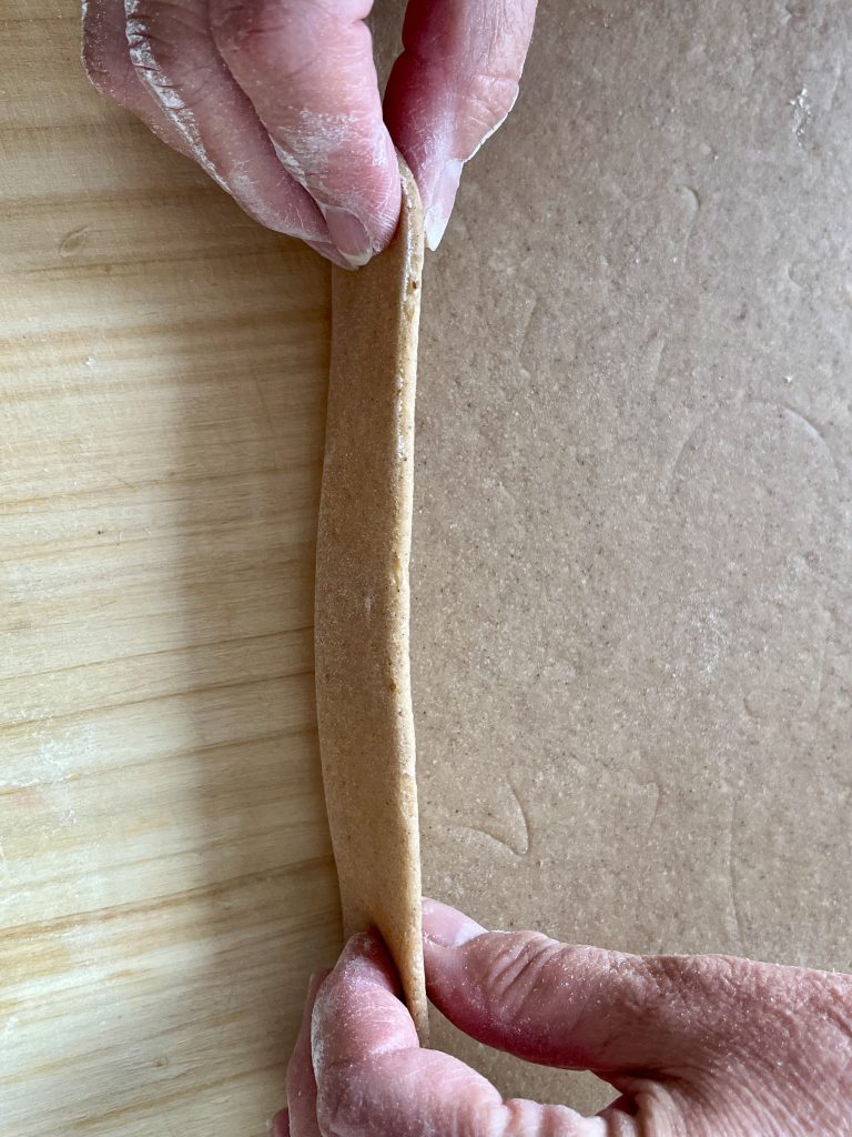 hrúbka medovníkového cesta