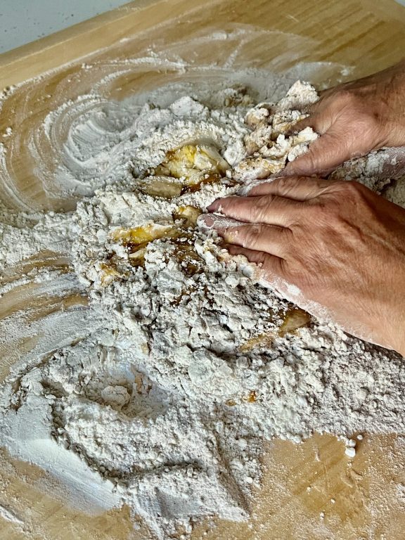 Ako dosiahnuť dokonalú konzistenciu medovníkového cesta