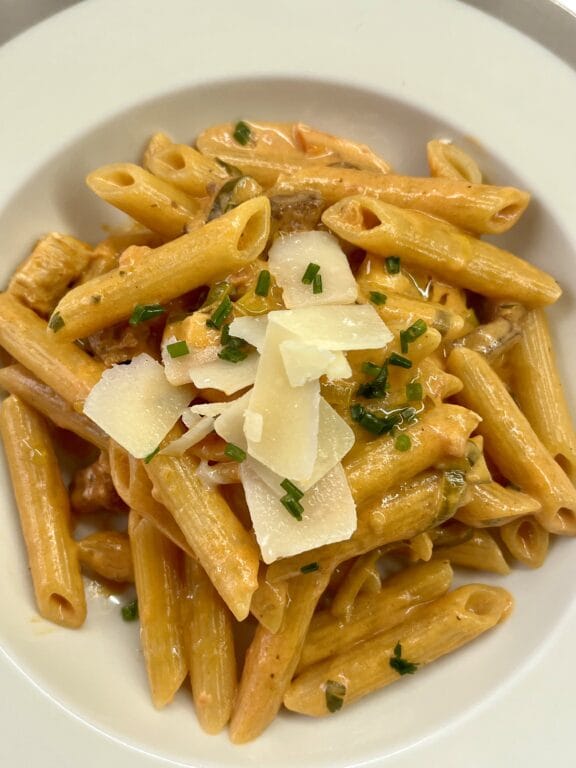 penne s kuracím mäsom a mascarpone